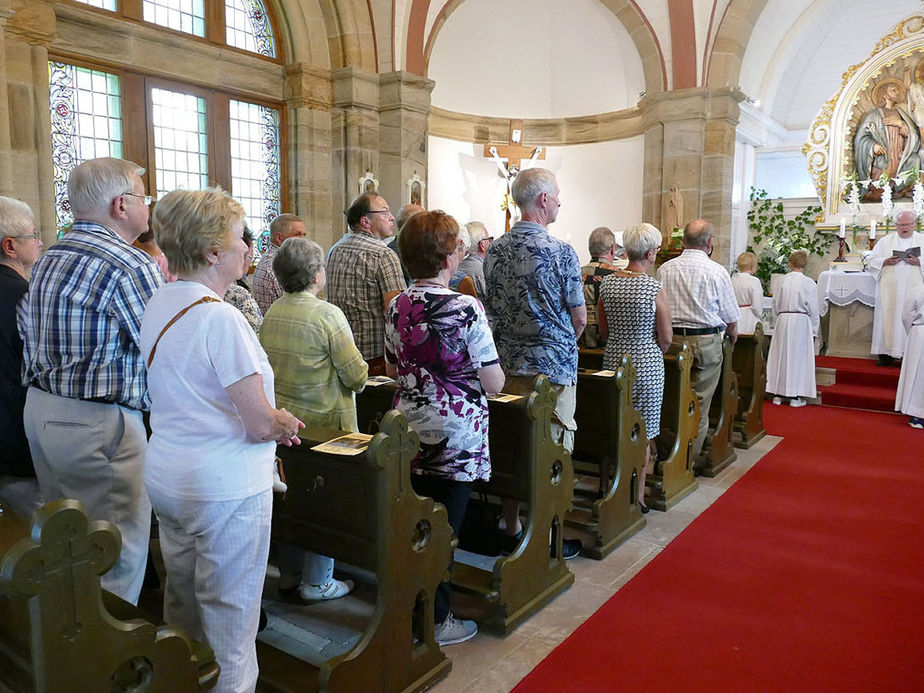 Nachfeier des Mährisch-Neustädter Wachsstockfestes an der Weingartenkapelle (Foto: Karl-Franz Thiede)